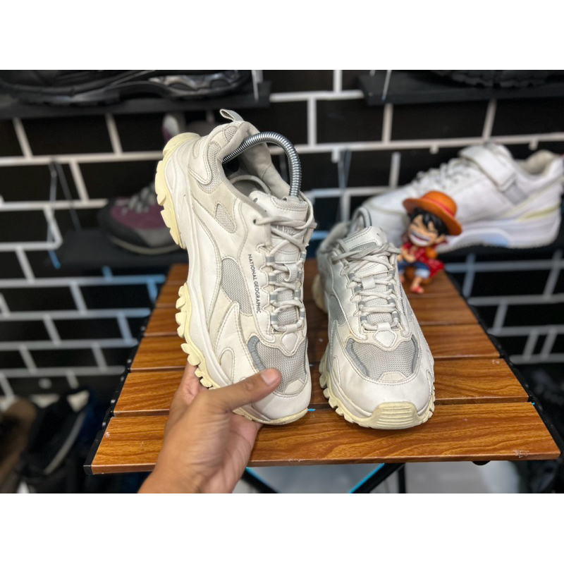 sepatu National Geographic size 42