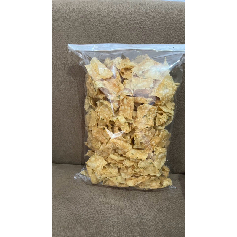 

Kripik Bawang 500gr | Asin Gurih Renyah | Kripik pangsit | KERIPIK BAWANG PANGSIT