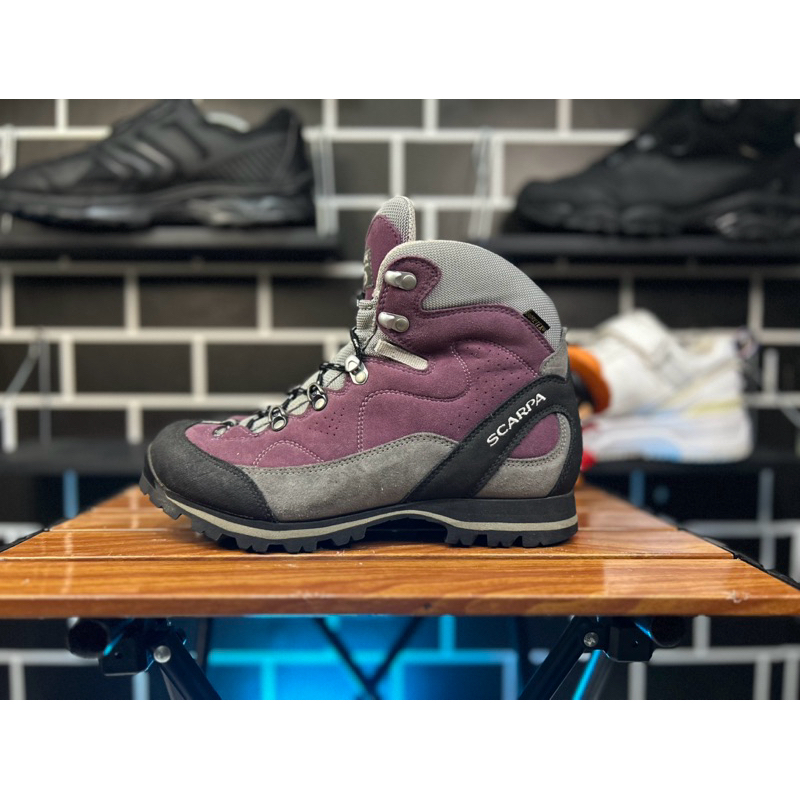 Sepatu Scarpa size 38 second