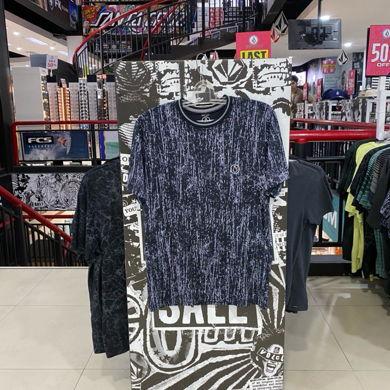 Kaos VM Volkom Rainy Day Short Sleeve Tee Black Original