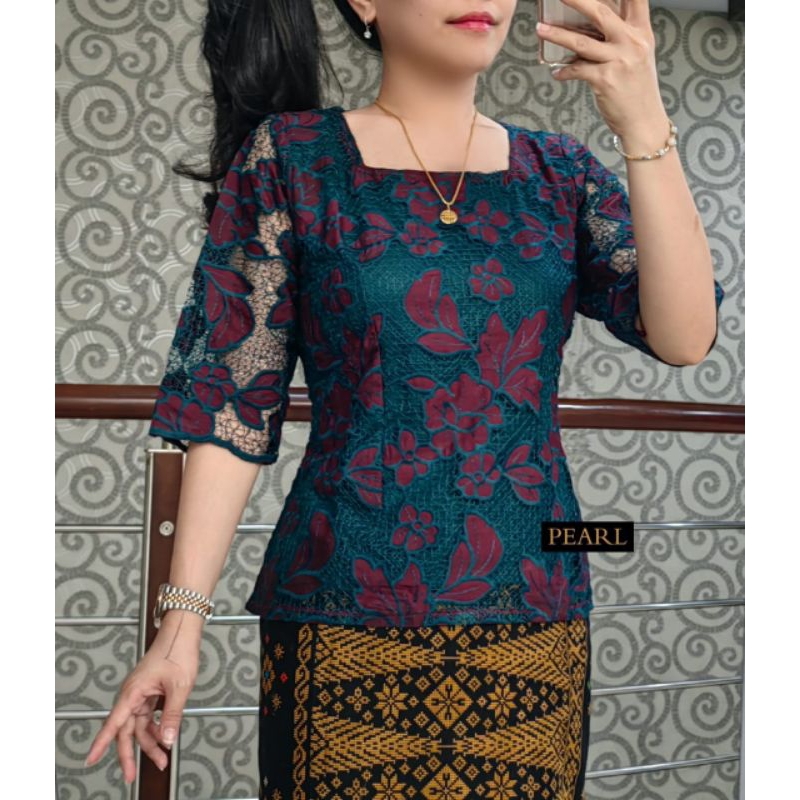Blus brokat katun bunga
