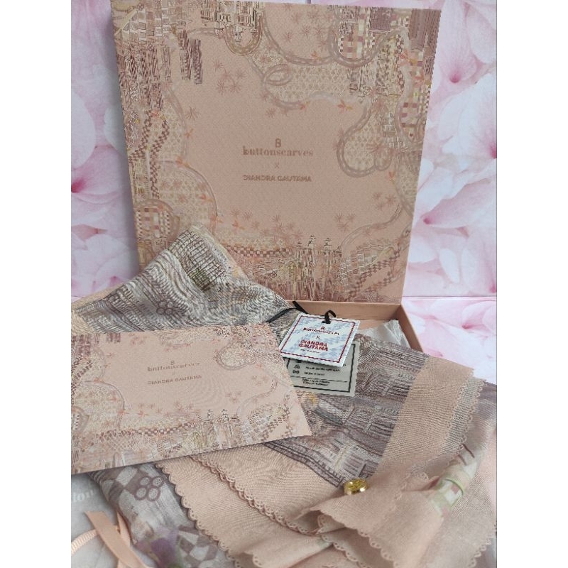 PRELOVED Buttonscarves x diandra gautama