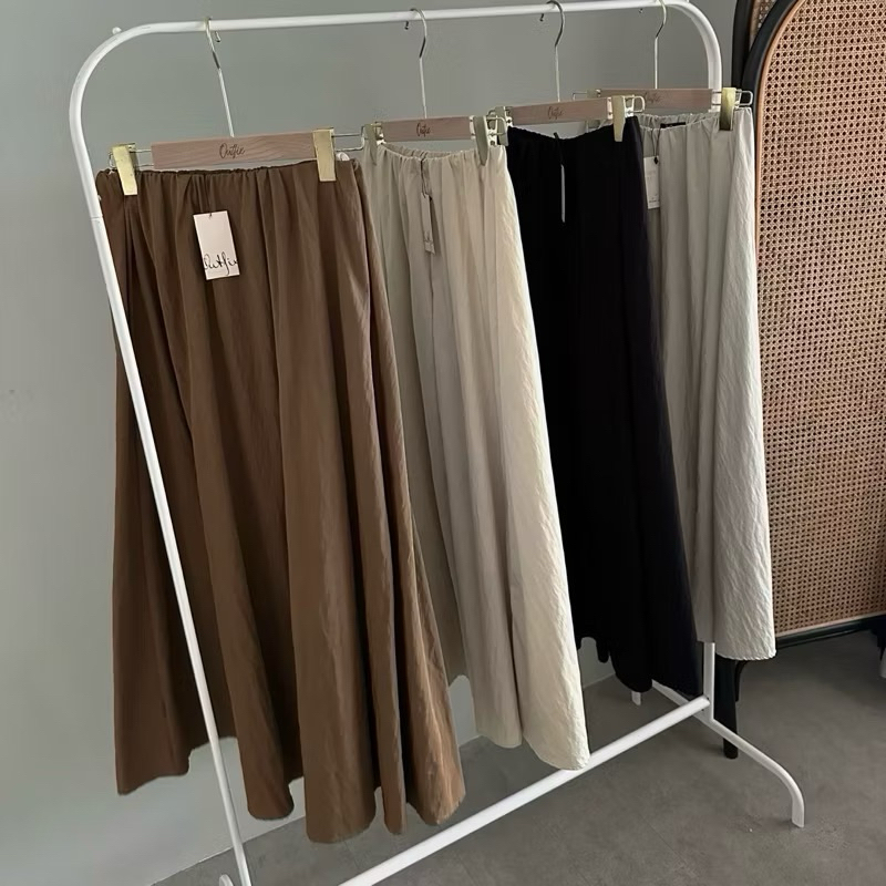 Favolio Solite Skirt by Outfix