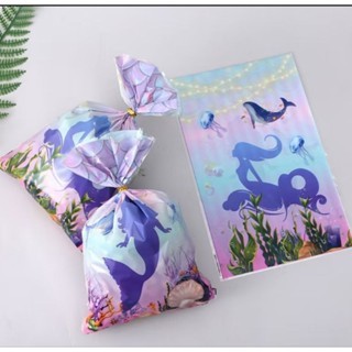 

plastik bingkisan mermaid putri duyung bingkisan snack kecilHARGA PER 10PC PLUS KAWAT PENGIKAT UKURAN 12.5CM X 27 CM ukuran kecil, bukan yg sedang