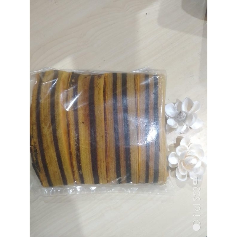 

600gr pinggiran lapis legit anggrek semarang (gosend/instan)