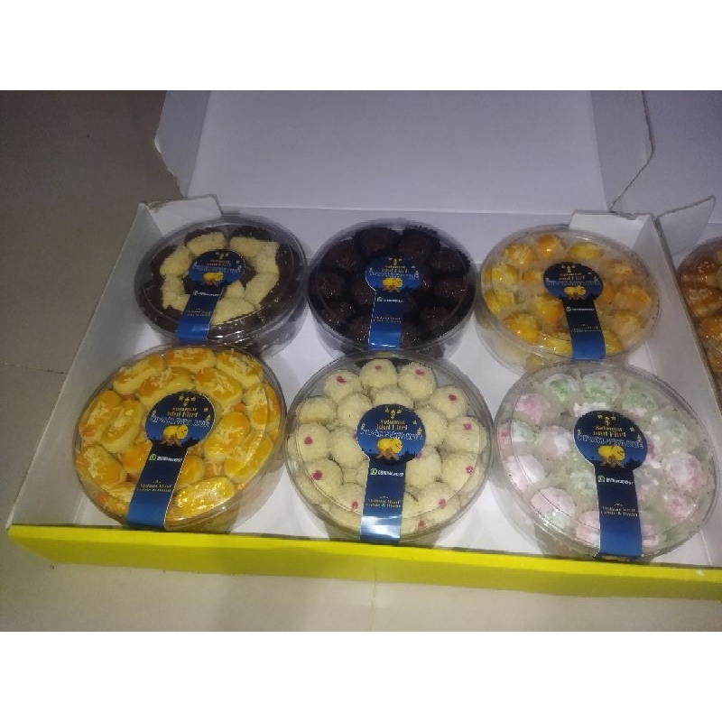 

PAKET HAMPERS KUE LEBARAN ISI 6 berat toples 250 gram
