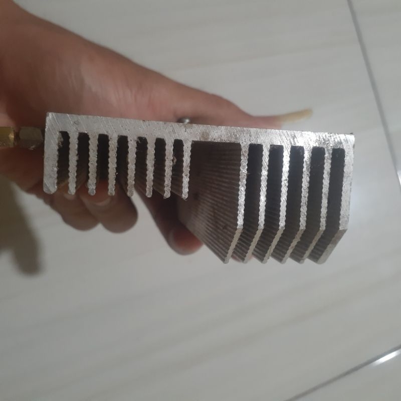 heatsink pendingin bekas mesin las tebal 4 mm panjang hampir 11 cm lebar 8 cm