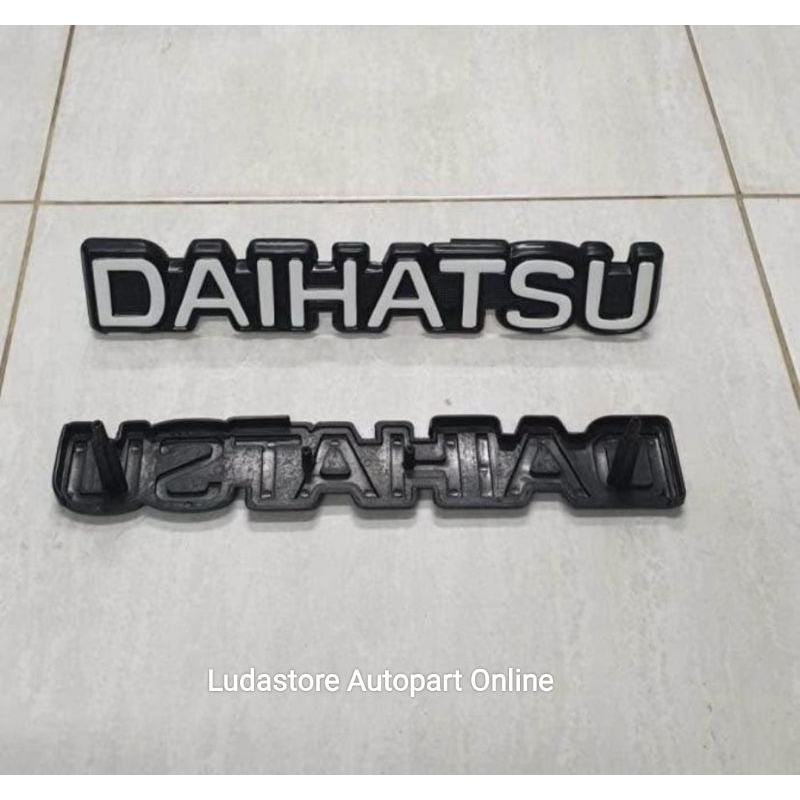 Emblem Grill Depan Mobil Daihatsu Taft