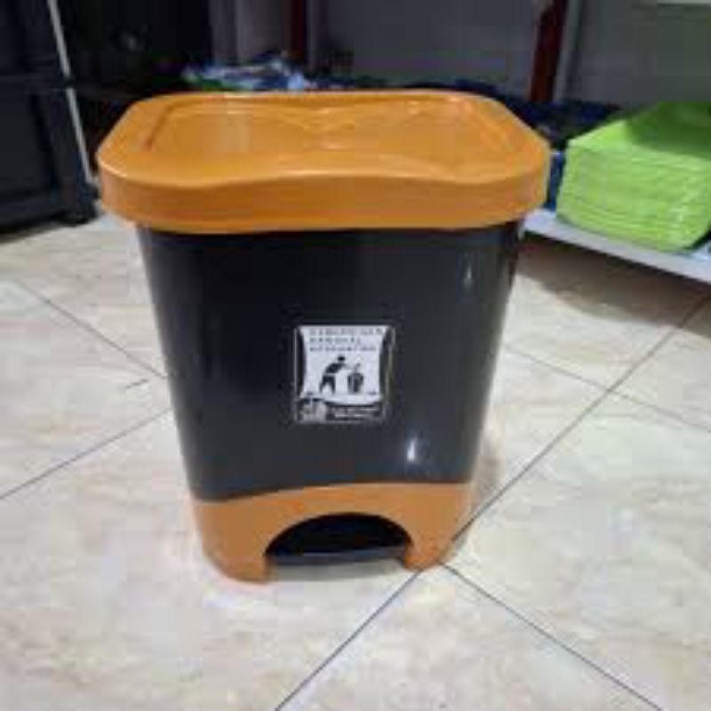 Tempat sampah/Tempat sampah injak 20 liter/Tempat sampah yutaka injak