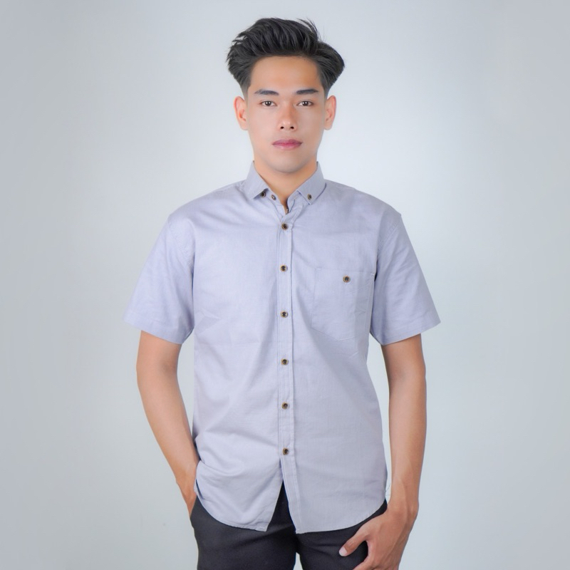 POSHWELL Hem Kemeja Lengan Pendek Short Sleeve Warna Abu Muda Silver Basic Casual Slimfit Pria