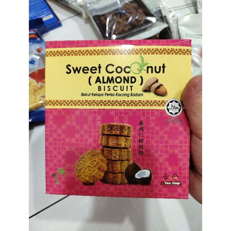 

Biskuit Kelapa Kacang Balam Malaysia Yee Hup 170 gr