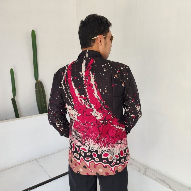 Kemeja Panjang Pria Lukis Magenta Lengan Panjang Hitam