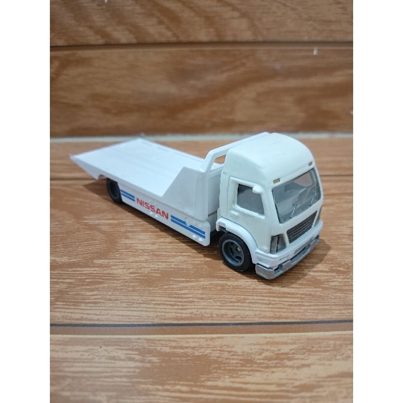 Hotwheels Nissan Truck Towing Aero lift Loose