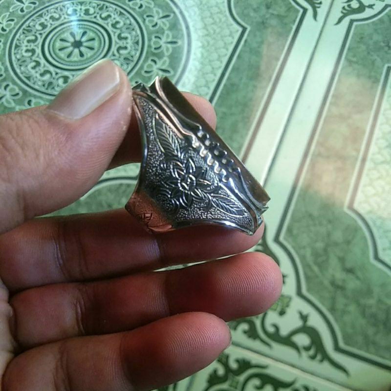 RING EMBAN MONEL UKIR