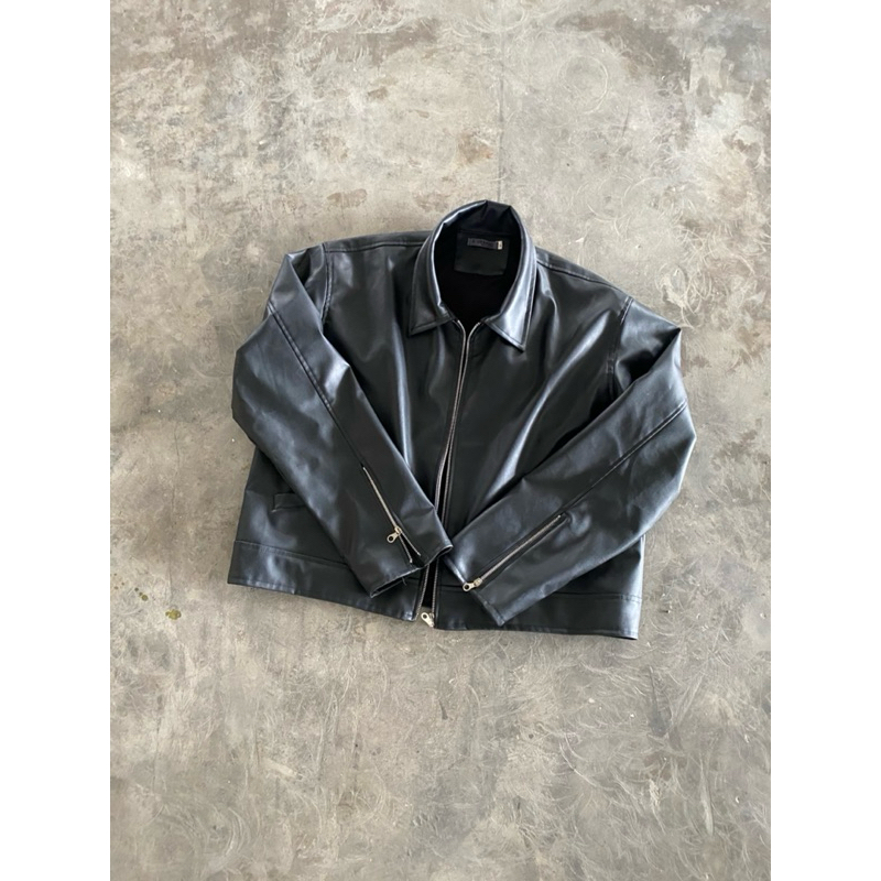 JAKET KULIT SINTETIS ANEH