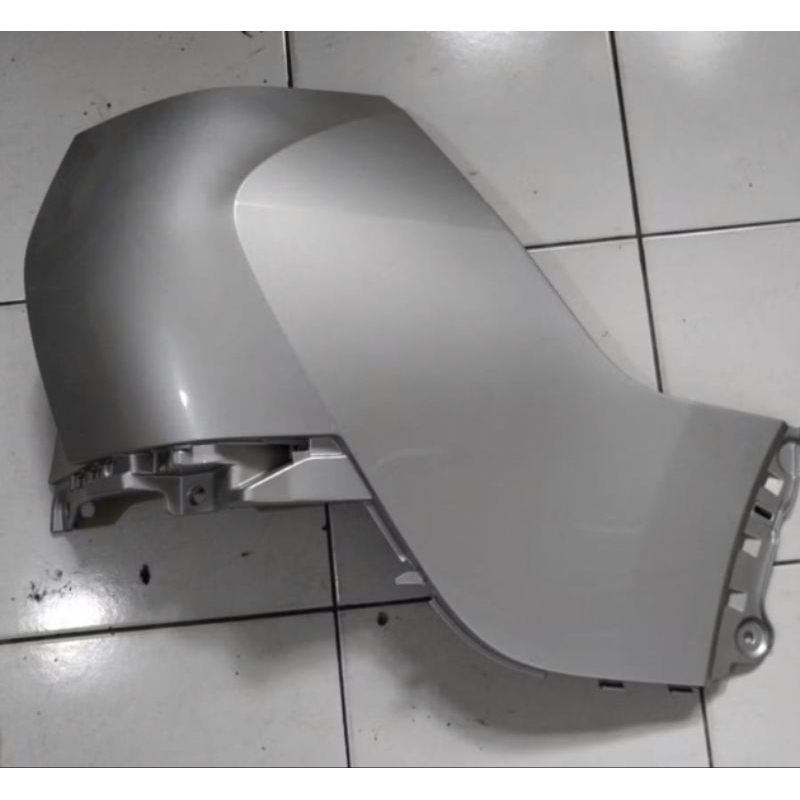 sambungan bumper belakang bagian atas rush terios 2018_2024