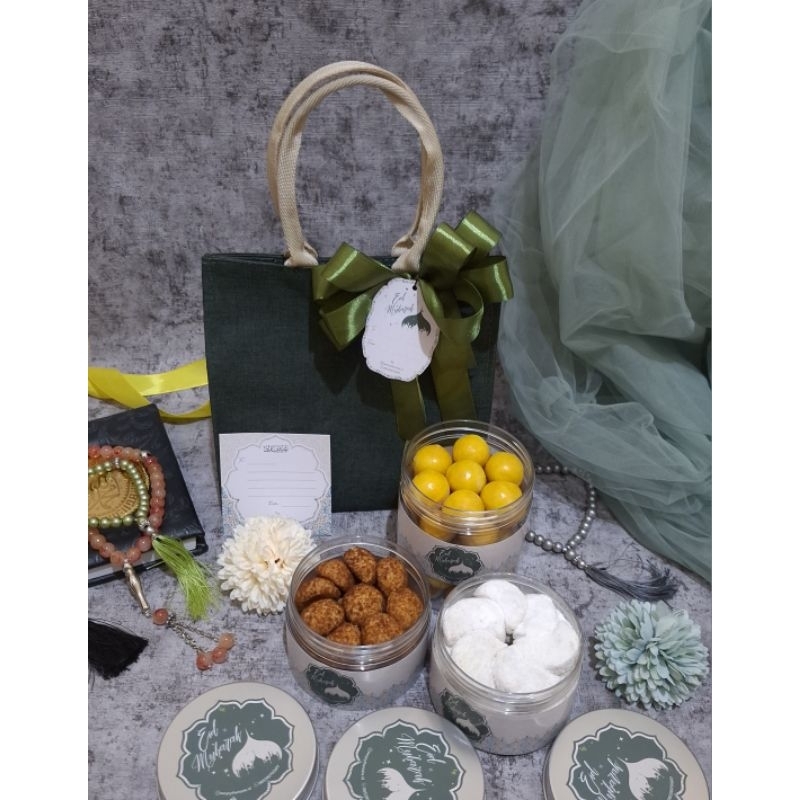 

Hampers 3 Jar Kue Kering Premium (2×300ml & 1×600ml)