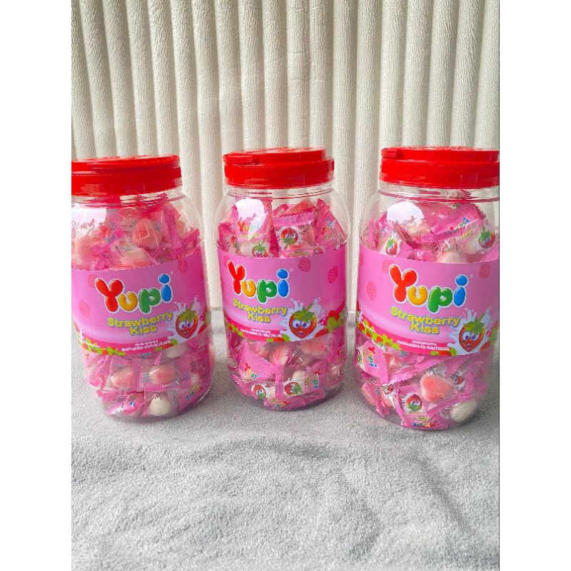 

YUPI STRAWBERRY KISS TOPLES