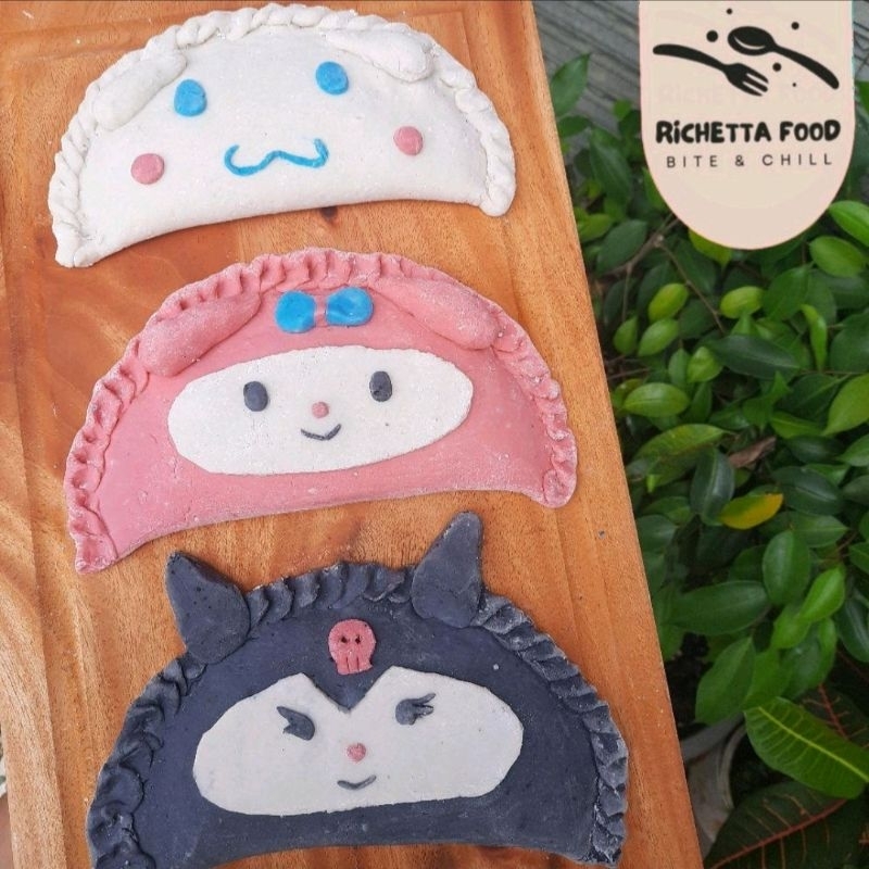 

3 CIRENG JUMBO SANRIO (kuromi, my melody, cinnamoroll) isian ayam suwir/keju - food frozen