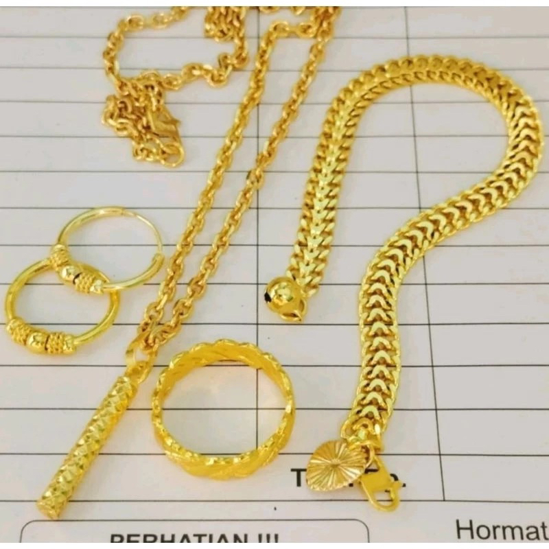 Satu set perhiasan titanium dewasa