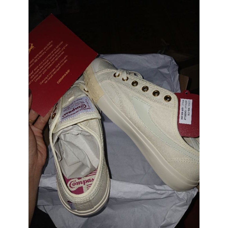 Sepatu Compass Gazelle Low Cream