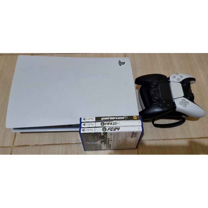 PS5 Disc Version + 2 Stick & kaset fifa23, fc24, dan GTA V