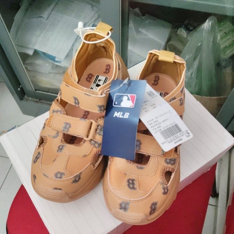 SEPATU SANDAL MLB