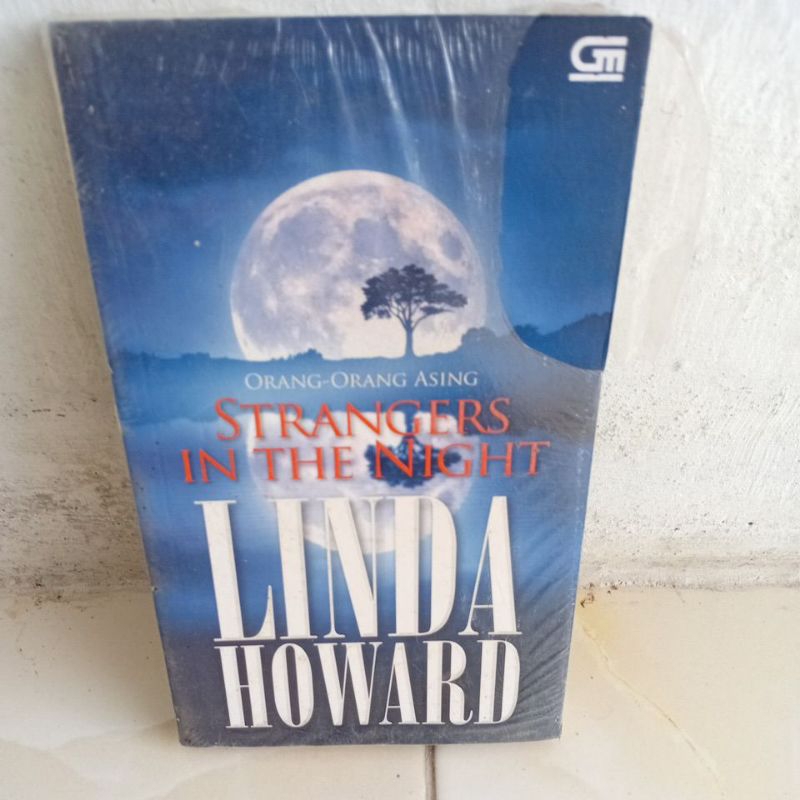 novel linda howard orang orang asing