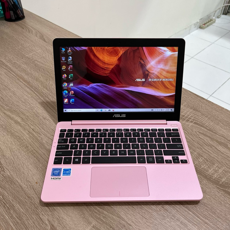 NOTEBOOK ASUS VIVOBOOK E203NAH - INTEL N3350 RAM 2GB SSD 256GB LAYAR 12” MULUS PINK