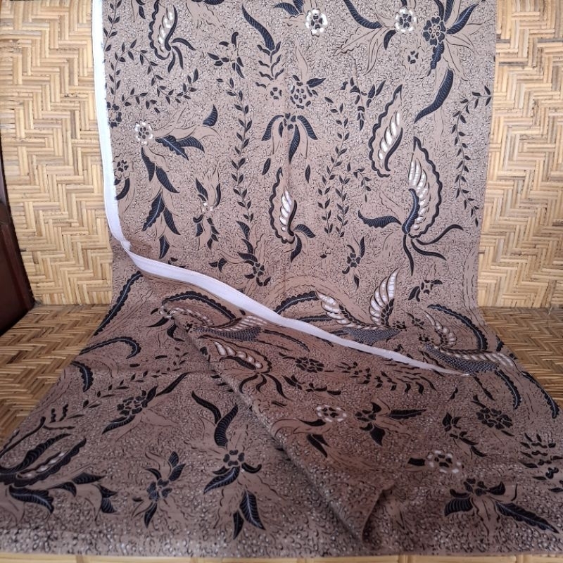 Kain Jarik Rok Wiru Batik Lawasan Krem Pastel Cendrawasih Dagel  Bawahan Kebaya Beskap Selendang Wis