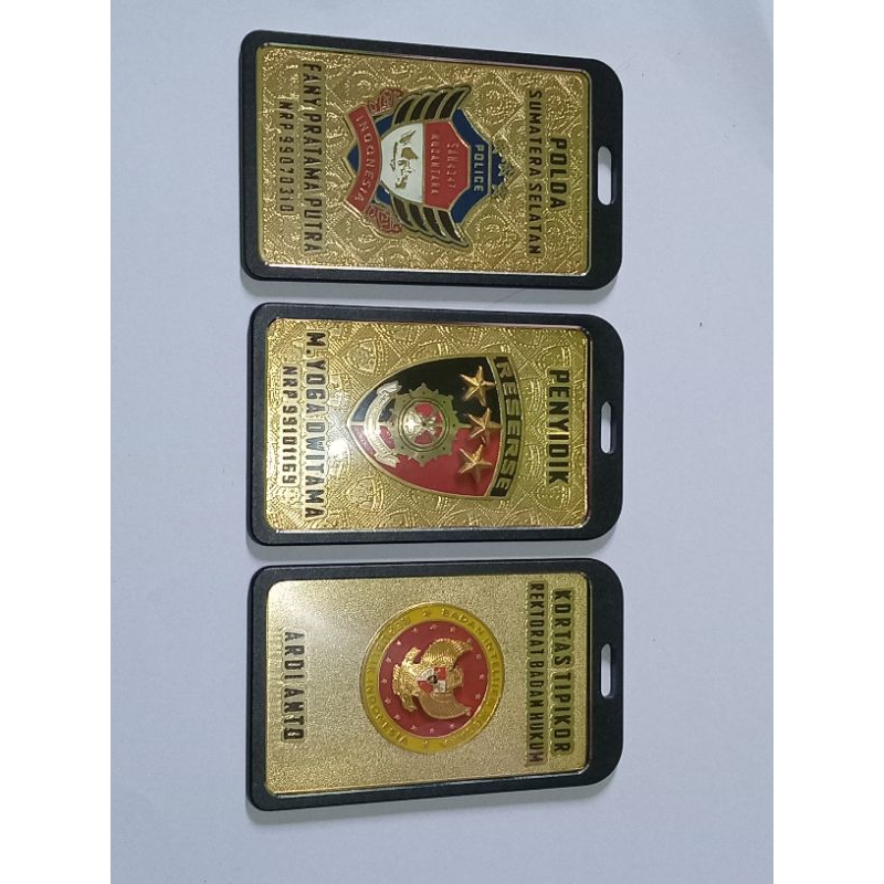 

Aneka macam macam id card , 1 sisi KTA custom background logam sj + tempat id