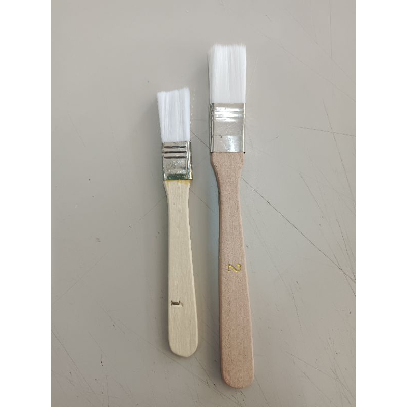 

KUAS PUTIH LEMBUT KECIL DAN SEDANG