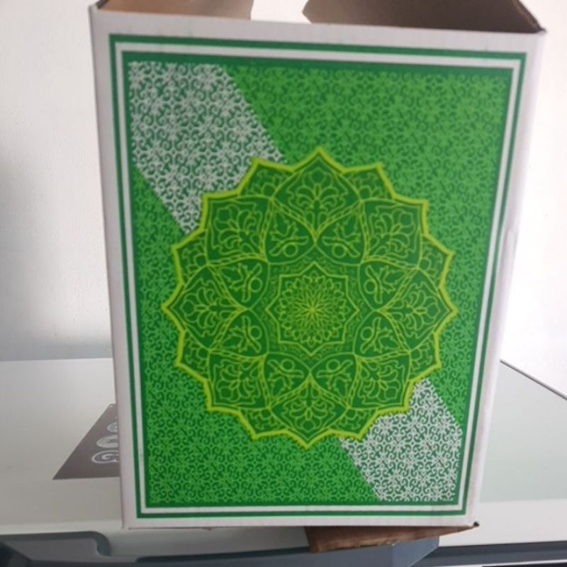 

kardus parcel lebaran ukuran sedang size 29x25x30cm