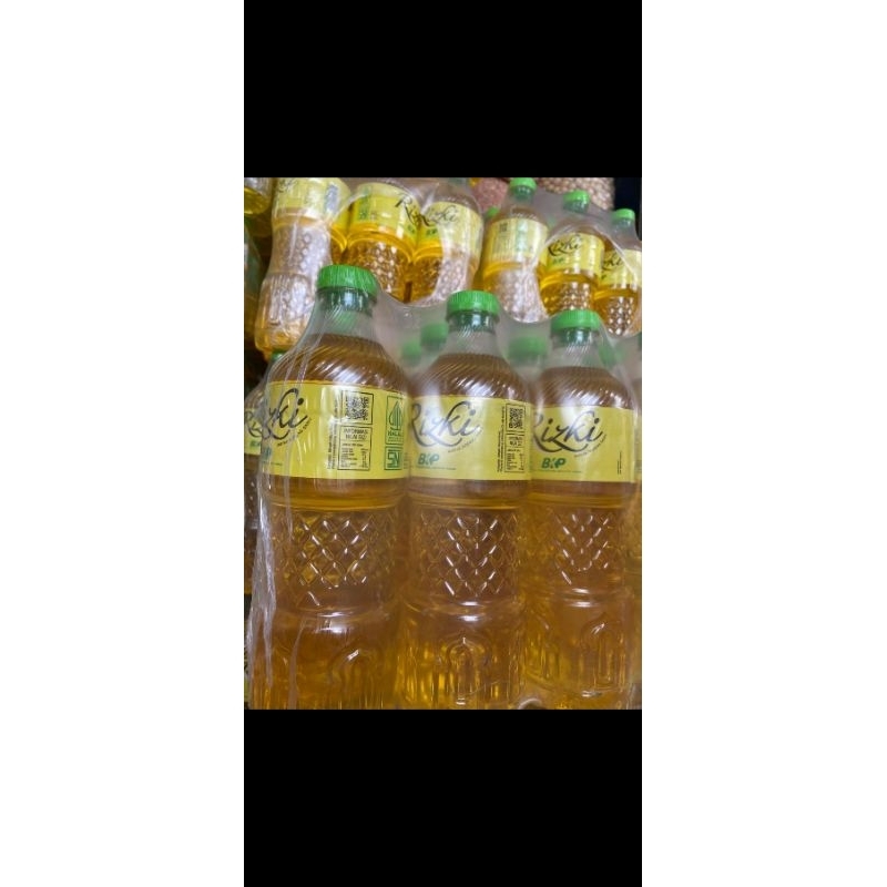 

Minyak goreng Rizki kemasan 800ml isi 12pcs/sachet.