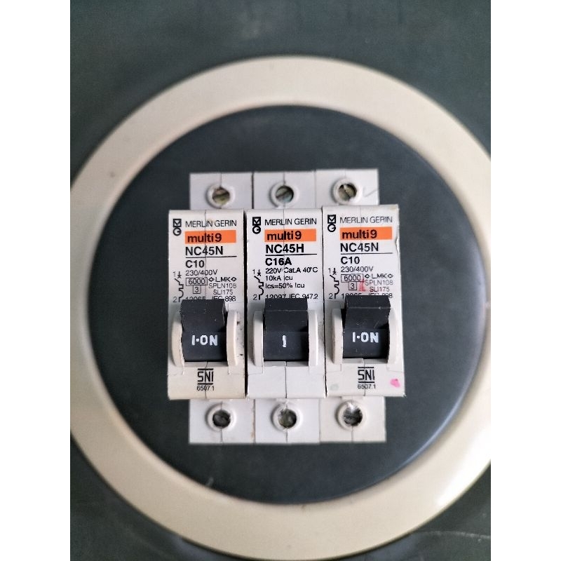 mcb merlin gerin hitam 6A/10A/16A/20A/25A/32A