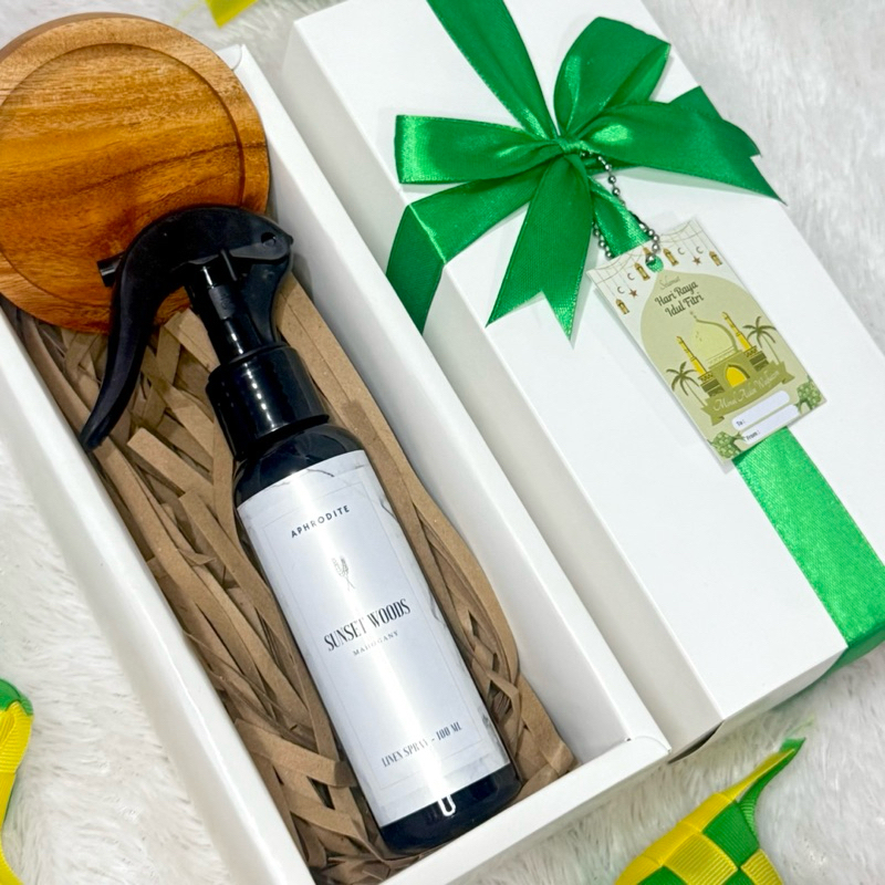 

Hampers Idul Fitri Linen Spray Antibacterial - Souvenir Lebaran 2024 Fabric Spray - Kado Ramadhan Ramadan Unik - Gift Eid Mubarak Pengharum Pakaian - Hadiah Bed Spray