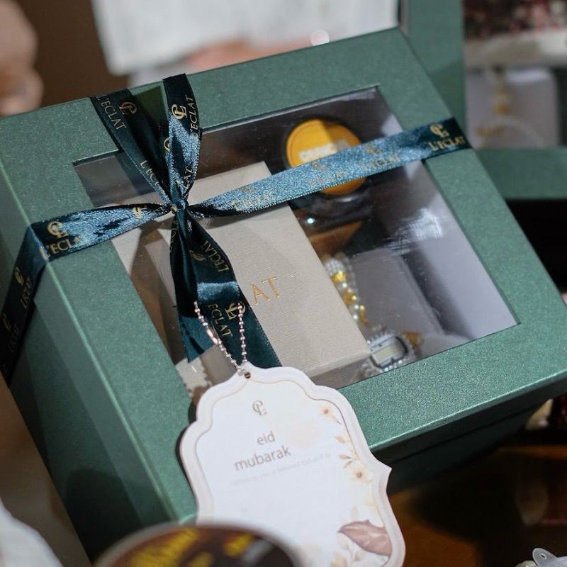 

2025 Hampers Eid Mubarak Essence Package (Hampers Ramadha Ready Stock)