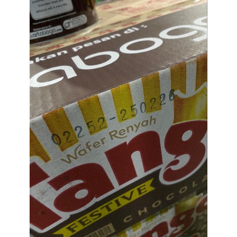

Tango Kaleng Festive 240gr EXP 2026