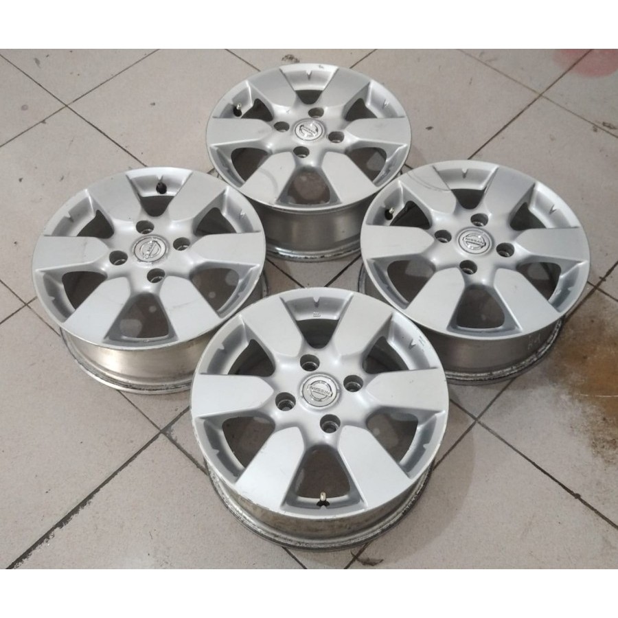 Velg Mobil Bekas Oem Livina Ring 15 Lebar 5,5 Et45 Pcd 4x114
