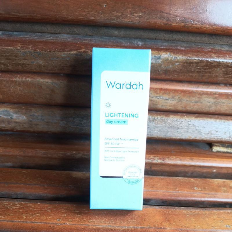 WARDAH   LIGHTENING   DAY  CREAM
