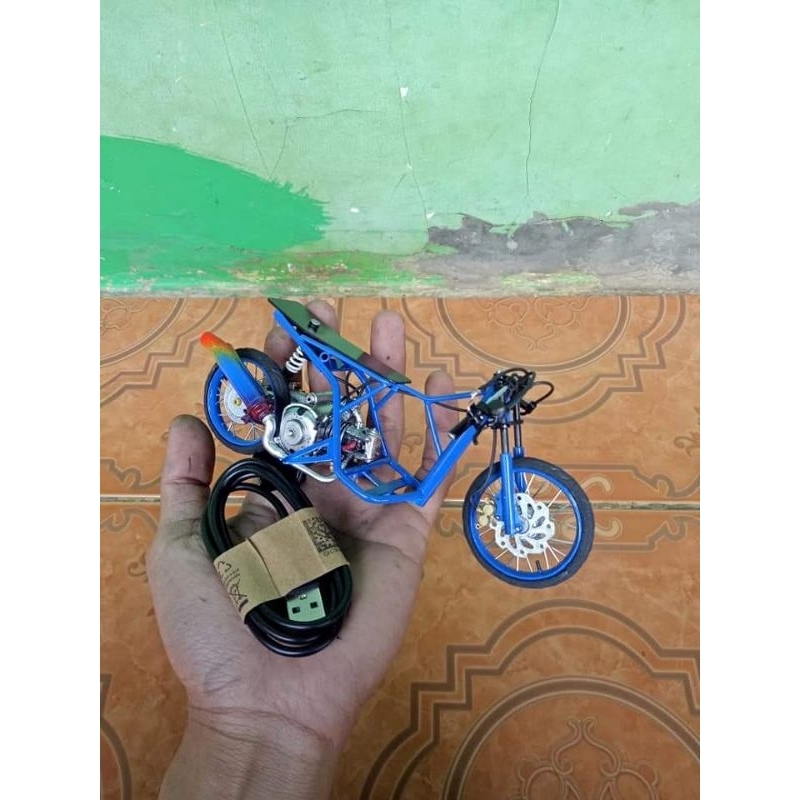 mainan diecast miniatur motor Honda Vario 125 bisa di gas modif drag bike
