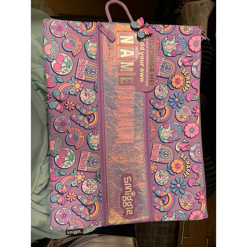 

smiggle pencil case A4