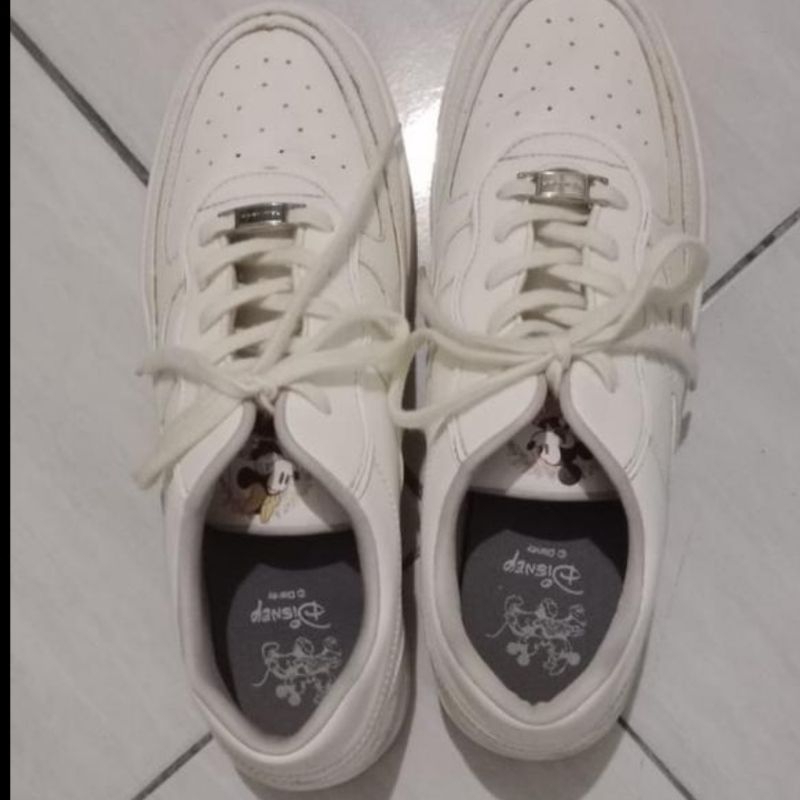 sepatu kronikel