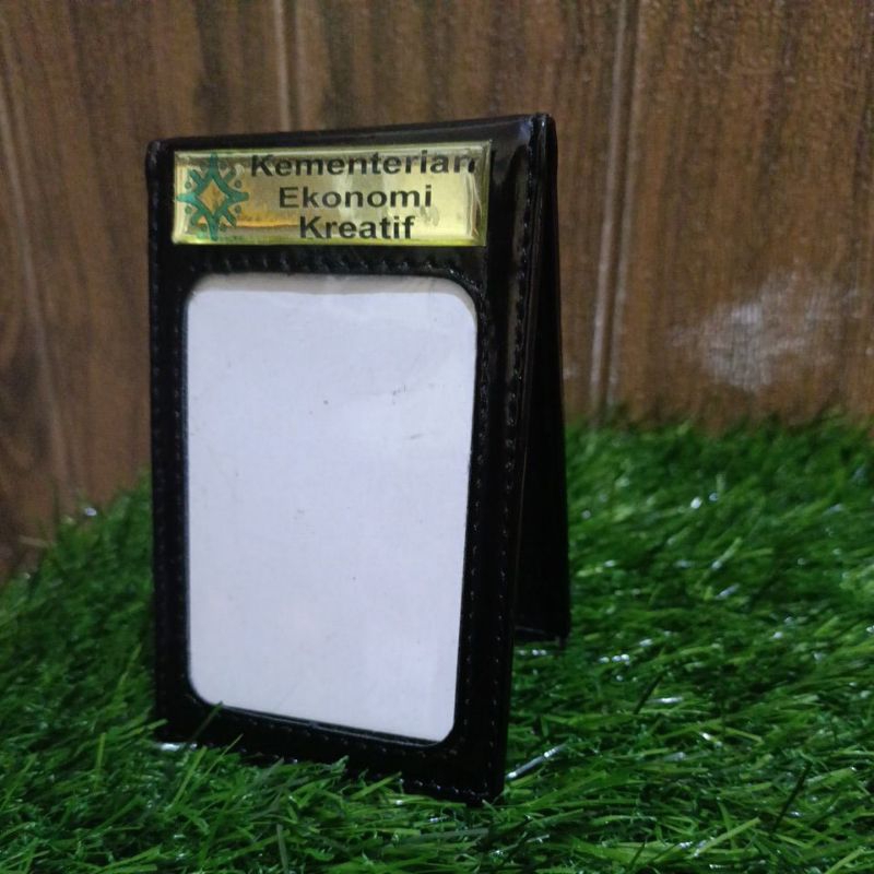 

Dompet id card saku Kementerian Ekonomi Kreatif