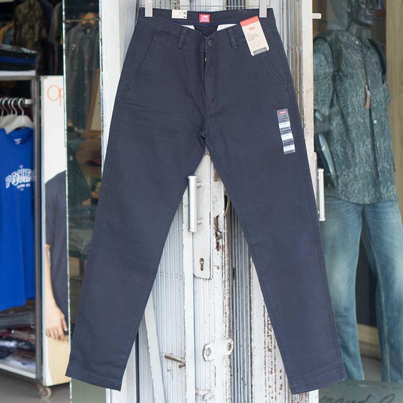 celana chino LVS CHINO XX warna hitam standard taper (slim) pria