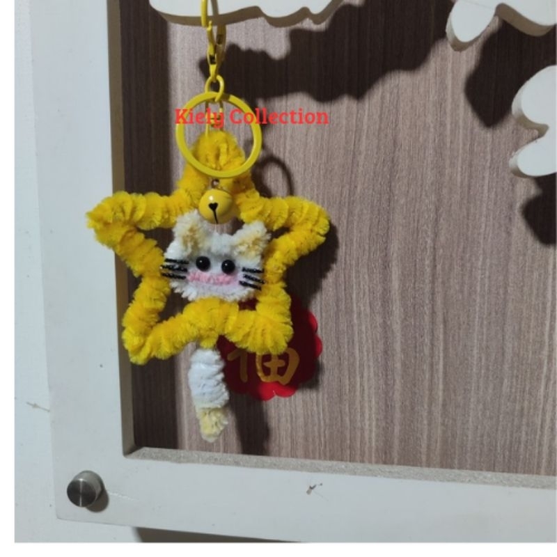 Gantungan kunci kucing kawat bulu