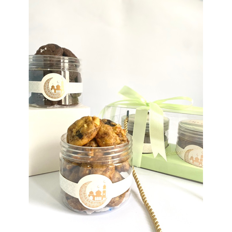 

SAHIRA HAMPERS Marise Mini Soft Baked Cookies. Hampers Kue Kering Lebaran Idul Fitri Bingkisan Hari Raya Ramadhan Mini Cookies Nastar Putri Salju