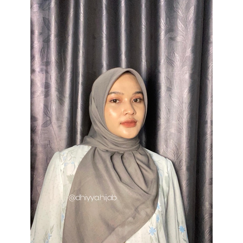 plain Paris Japan by Dhiya’ Hijab