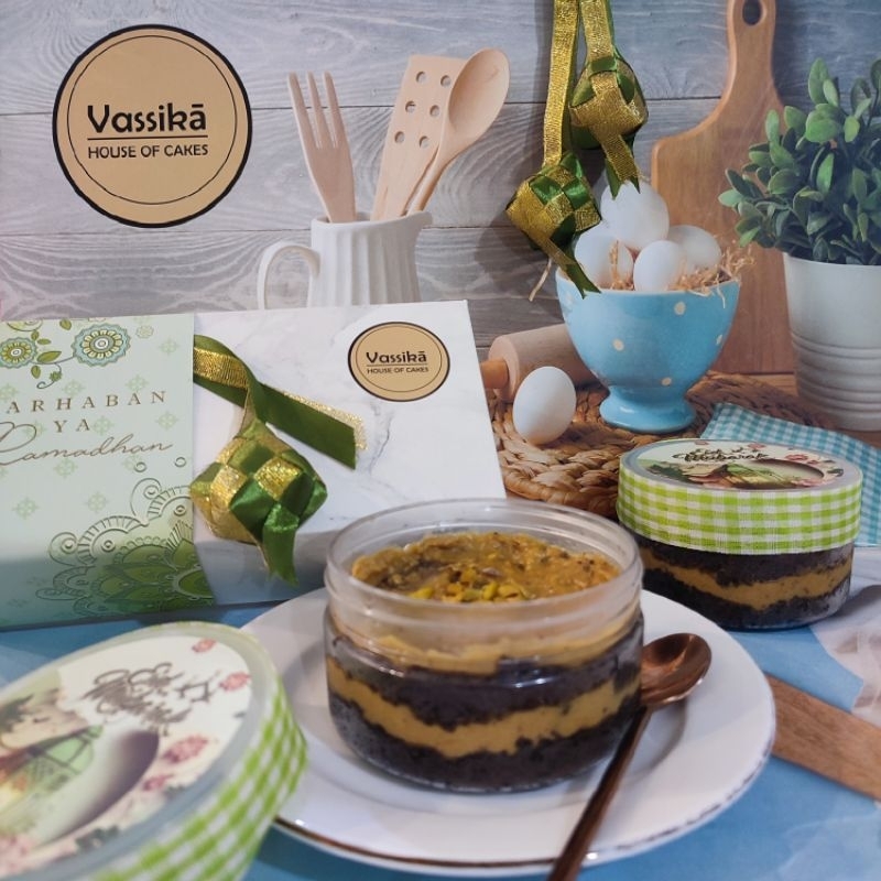 

Dubai Chocolate Cake Kunafa Pistachio in Jar