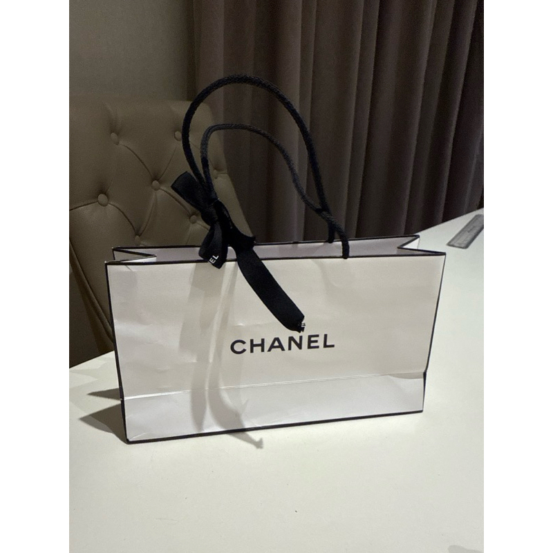 

Ori Chanel beauty paperbag